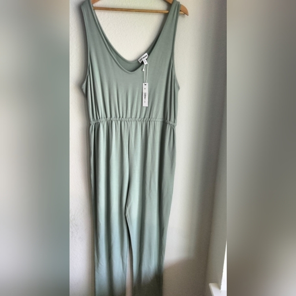 Steve Madden Sleeveless French Terry Jumpsuit NWT - Picture 2 of 5